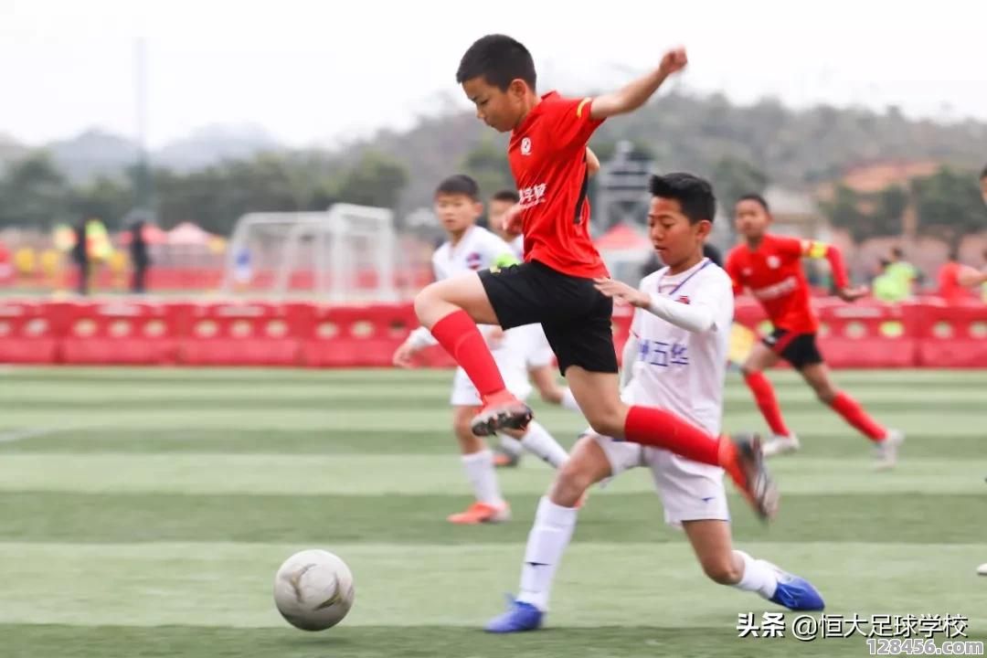 15岁能进入足球俱乐部吗？青少年足球发展路径全解析